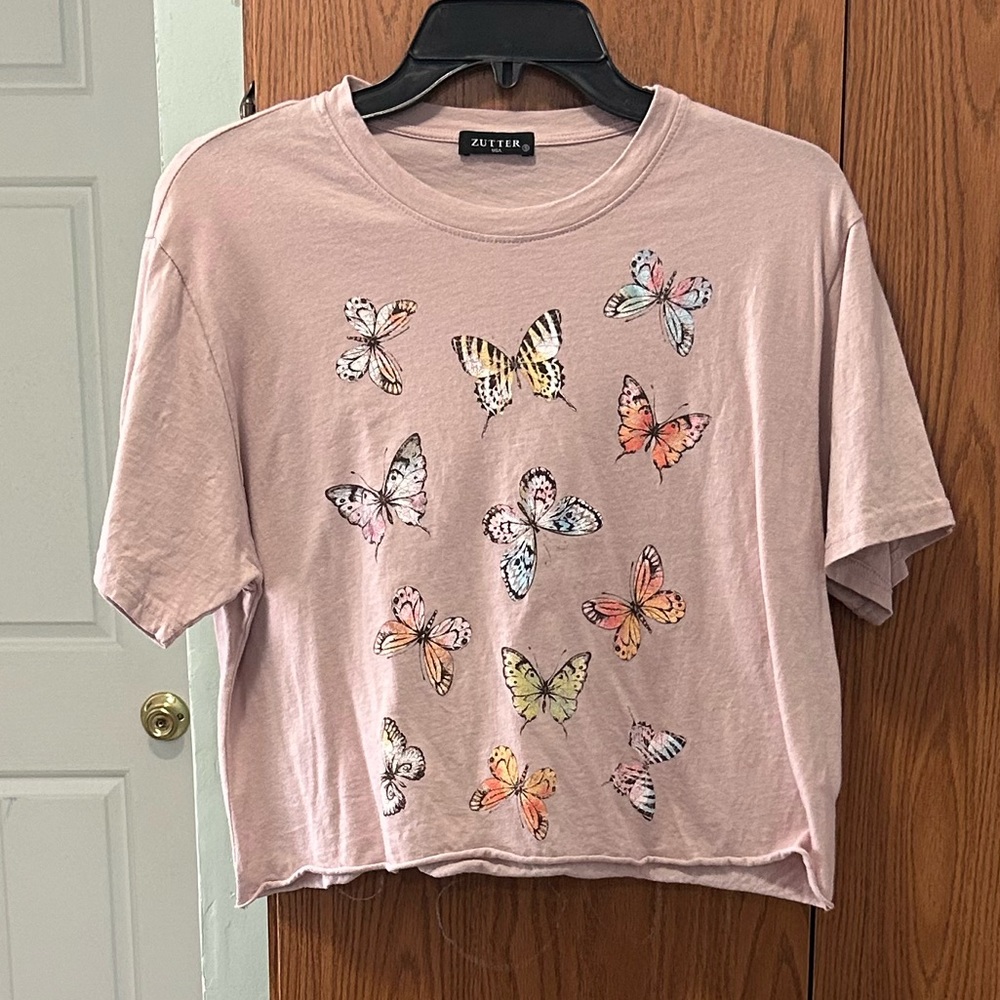 ZUTTER WOMENS SIZE SMALL PINK CROPPED TEE SHIRT WITH BUTTERFLY DESIGN